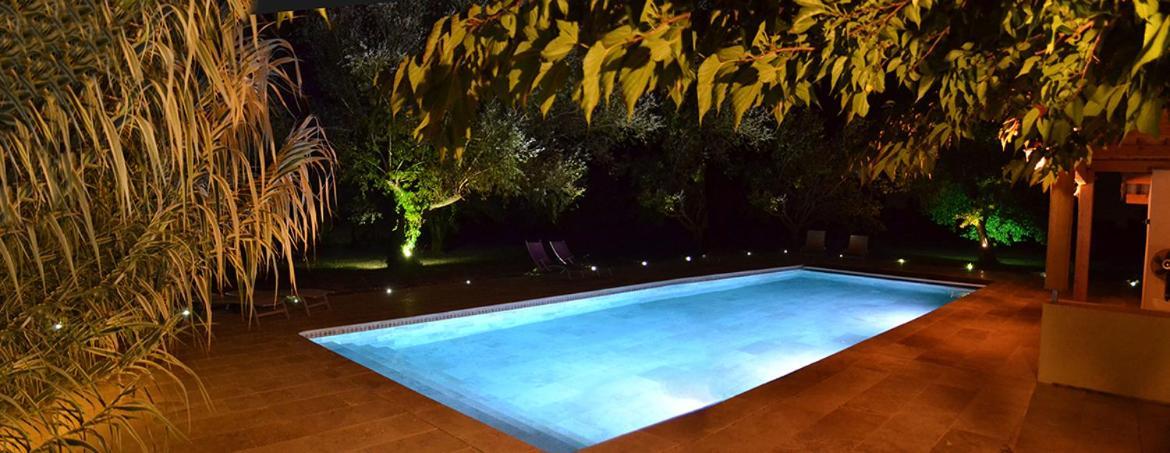 Chambres d hôtes de charme dans Mas La Souvine du 17ème, chambres climatisées Bédarrides Esterno foto