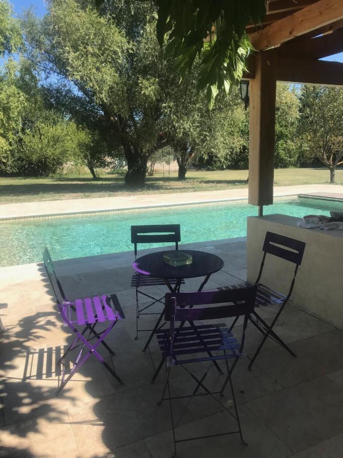 Chambres d hôtes de charme dans Mas La Souvine du 17ème, chambres climatisées Bédarrides Esterno foto