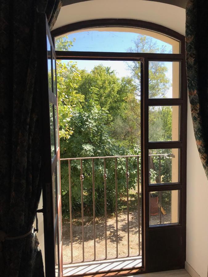 Chambres d hôtes de charme dans Mas La Souvine du 17ème, chambres climatisées Bédarrides Esterno foto